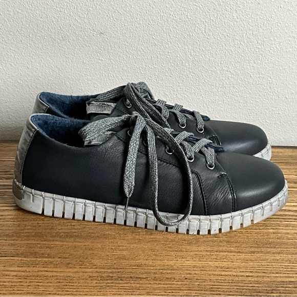 Andia Fora Wool Lined Navy Leather Sneaker, New in Box. - Picture 2 of 7